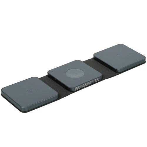 На фото изображено Беспроводная зарядная станция Deppa Mini Fold 3 в 1, черная