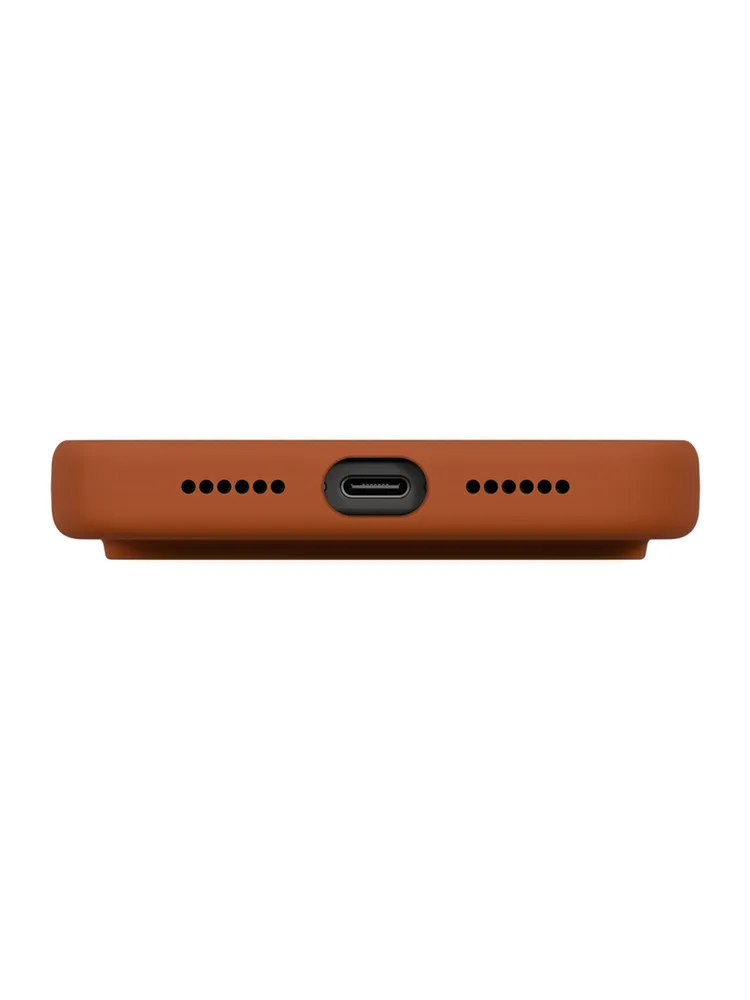 На фото изображено Чехол Uniq Lino MagSafe для iPhone 17 Pro Max, оранжевый