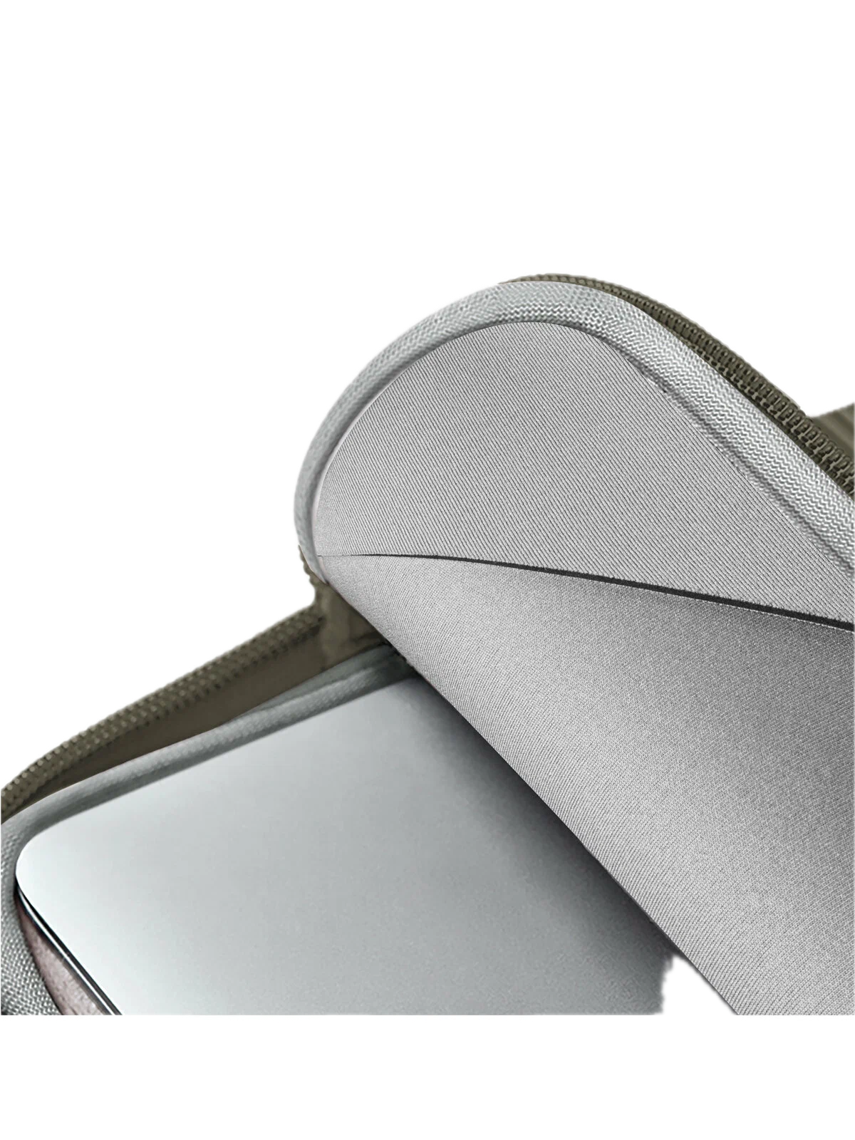 Фото Uniq Cyprus Ridge Edition для MacBook Air 13, Dark Sage Green На фото изображено Uniq Cyprus Ridge Edition для MacBook Air 13, Dark Sage Green