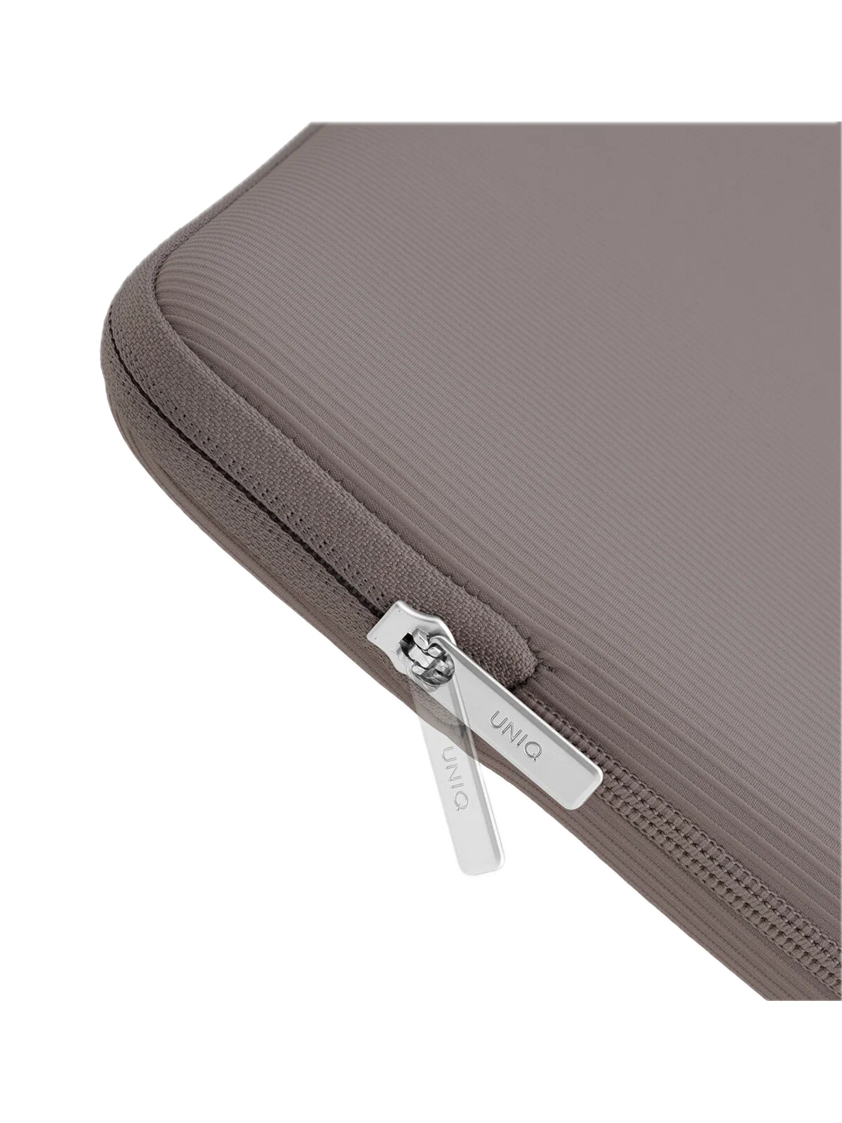 Фото Uniq Cyprus Ridge Edition для MacBook Air 15, Pewter Grey На фото изображено Uniq Cyprus Ridge Edition для MacBook Air 15, Pewter Grey