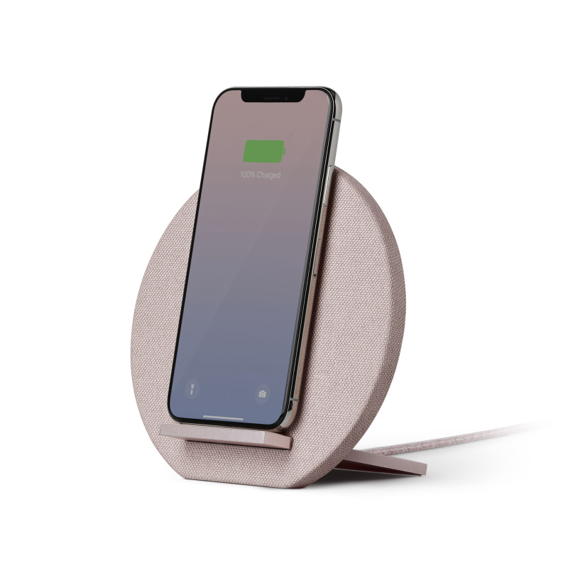Фото Беспроводное зарядное устройство Native Union Dock Wireless Fabric, с подставкой, розовый На фото изображено Беспроводное зарядное устройство Native Union Dock Wireless Fabric, с подставкой, розовый