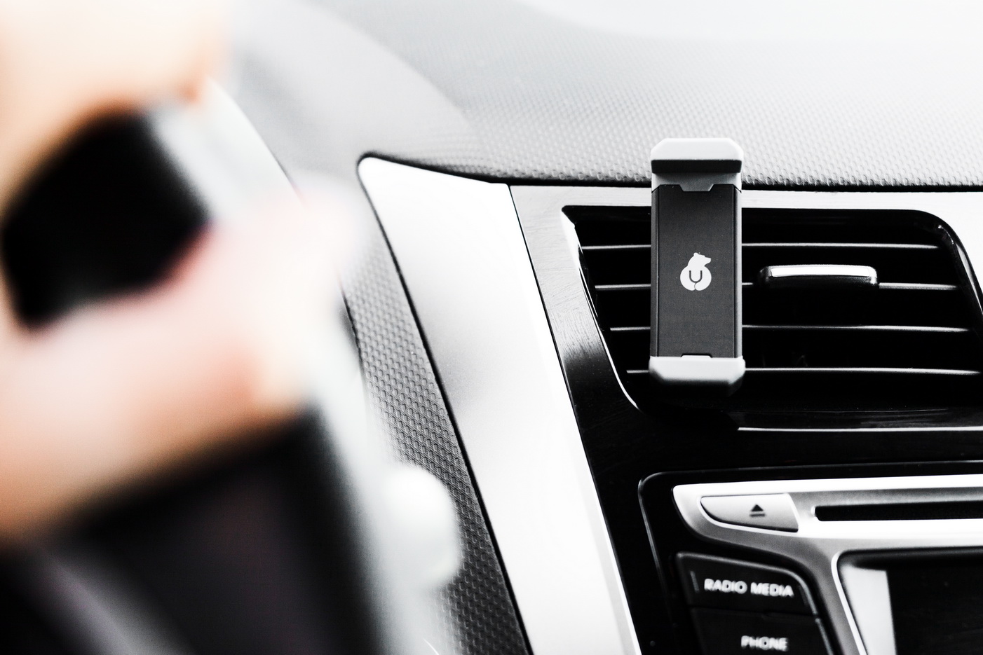 Автомобильный держатель uBear LIGHT Air Vent, чёрный