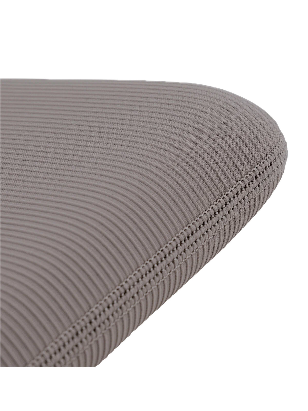 Фото Uniq Cyprus Ridge Edition для MacBook Air 15, Pewter Grey На фото изображено Uniq Cyprus Ridge Edition для MacBook Air 15, Pewter Grey