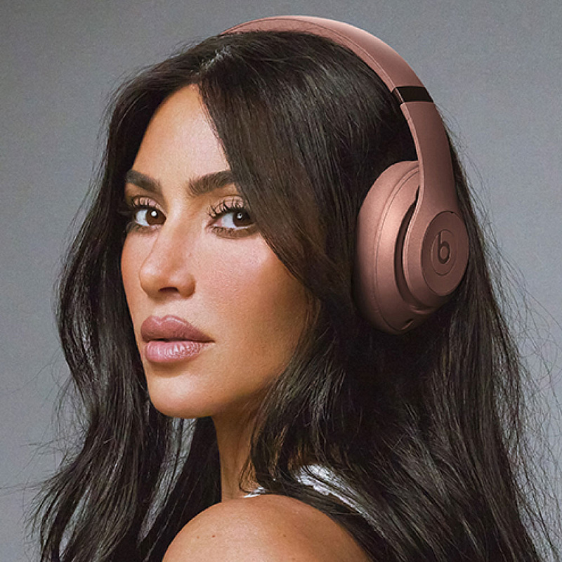 Беспроводные наушники Beats Studio Pro Kim Special Edition, светло-коричневый Беспроводные наушники Beats Studio Pro Kim Special Edition, светло-коричневый